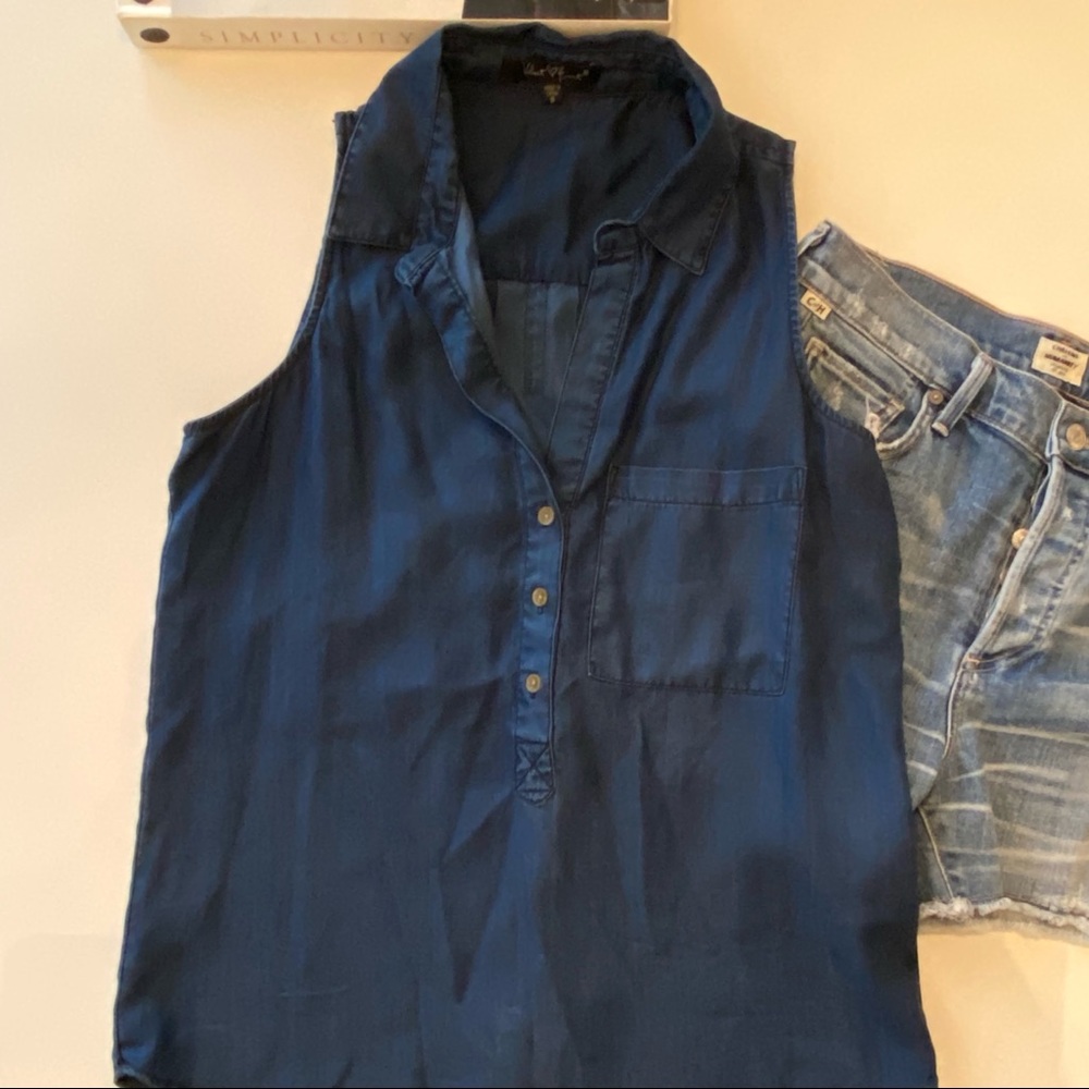 Sleeveless Denim shirt